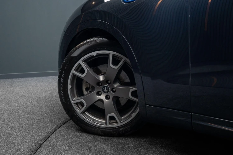 Vehicle Image 13