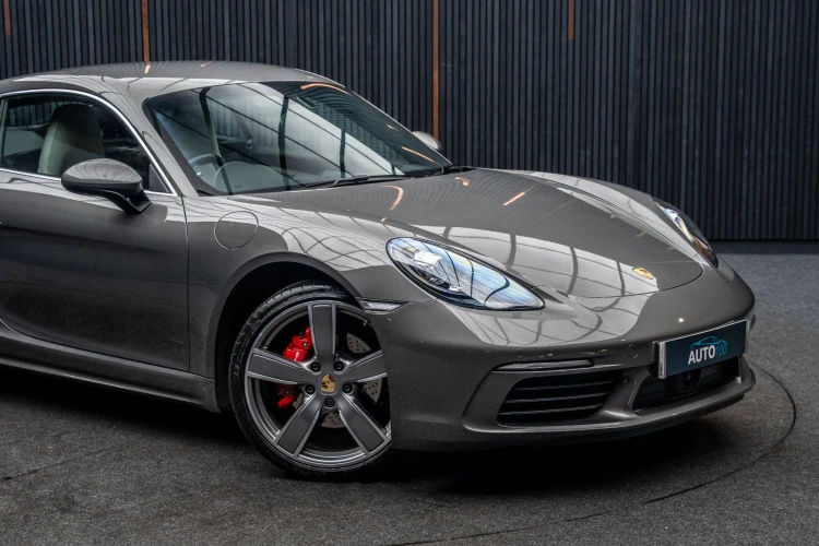Vehicle Image 9