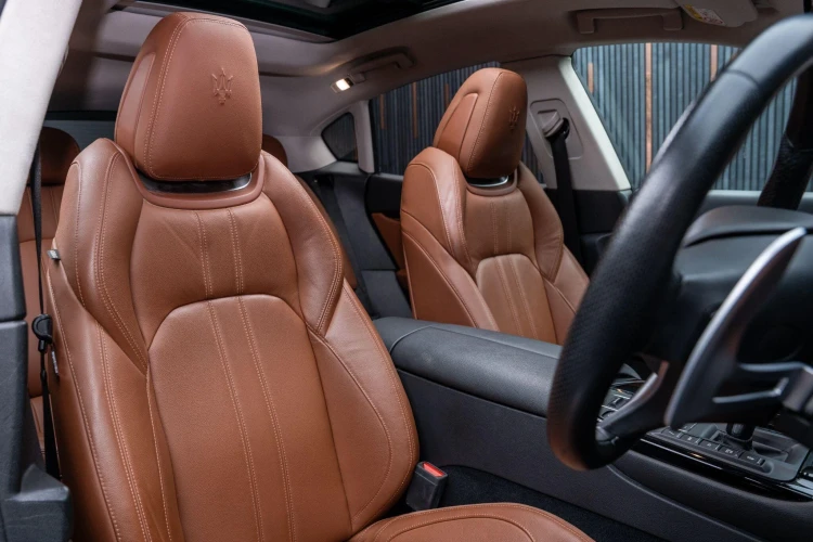 Vehicle Image 12