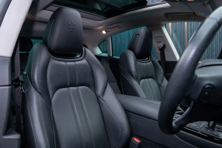 Vehicle Image 12