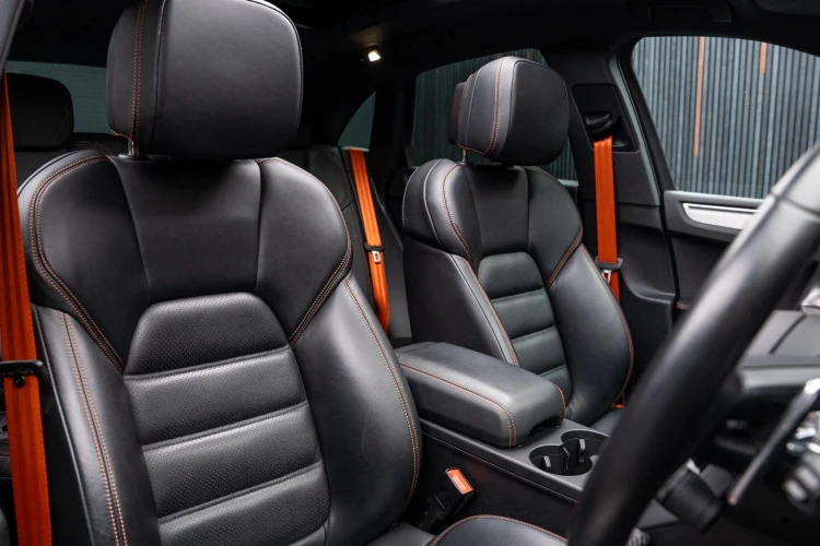 Vehicle Image 12
