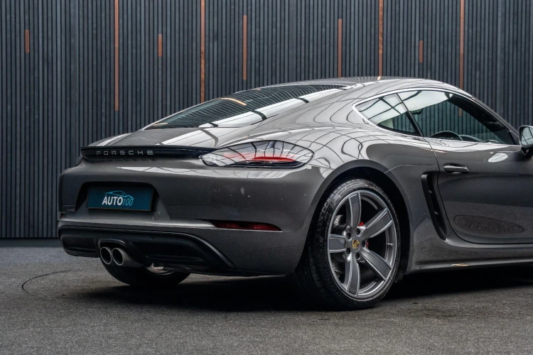 Vehicle Image 21