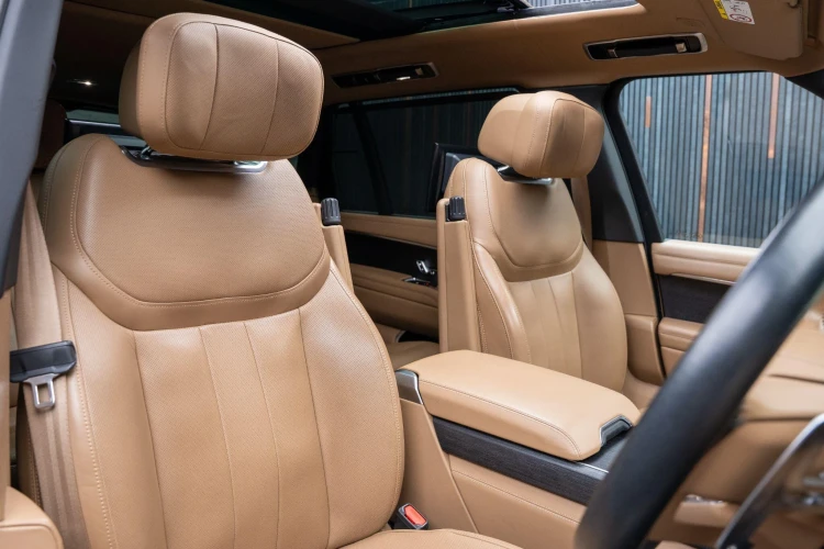 Vehicle Image 12