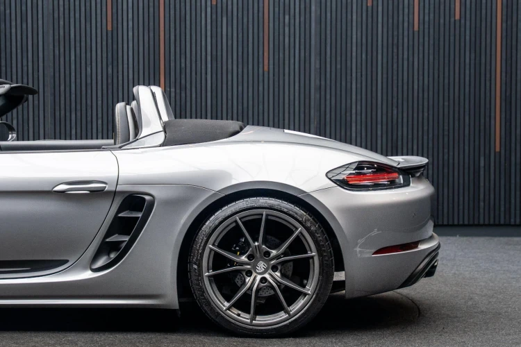 Vehicle Image 21