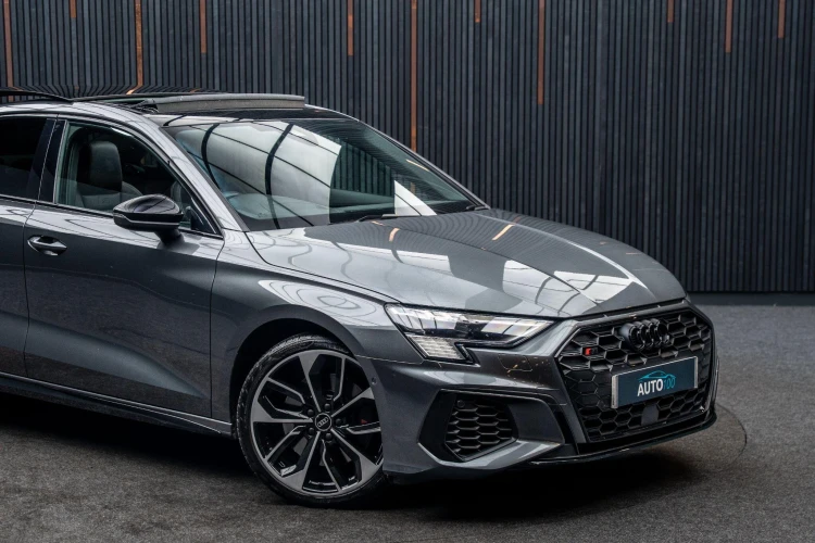 Vehicle Image 9