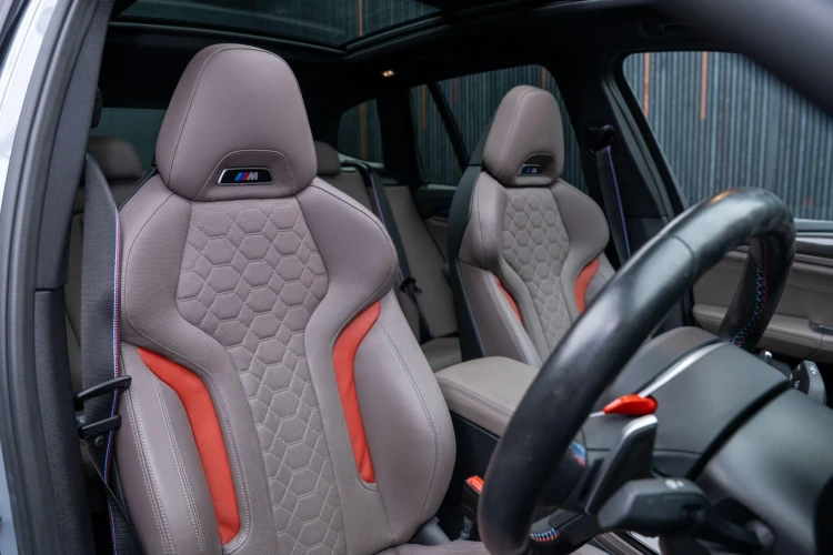 Vehicle Image 12