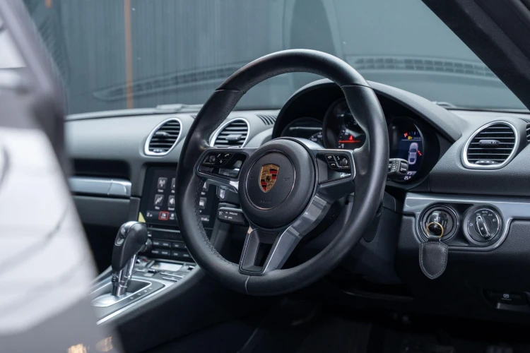 Vehicle Image 4