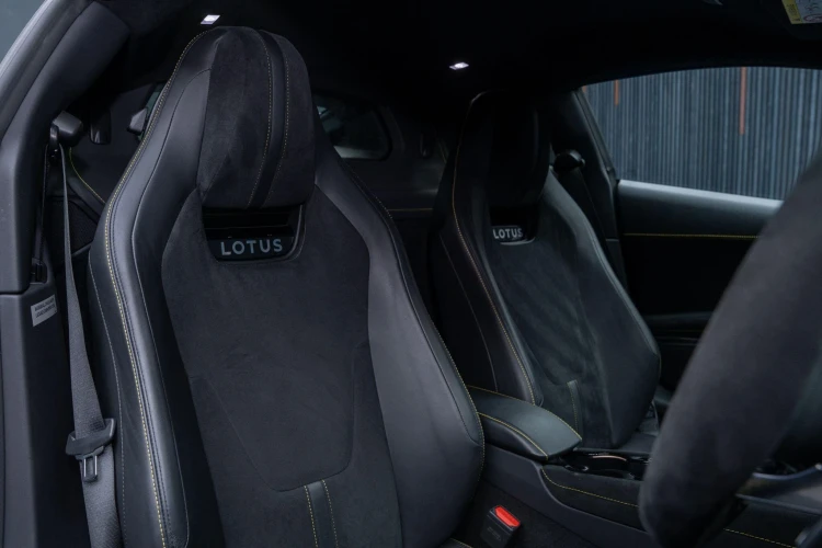 Vehicle Image 12