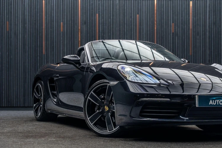 Vehicle Image 10