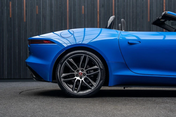 Vehicle Image 21