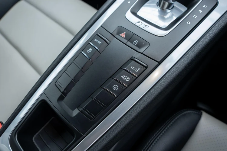 Vehicle Image 16