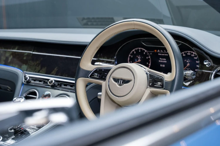 Vehicle Image 30