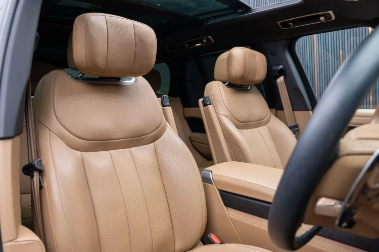 Vehicle Image 12