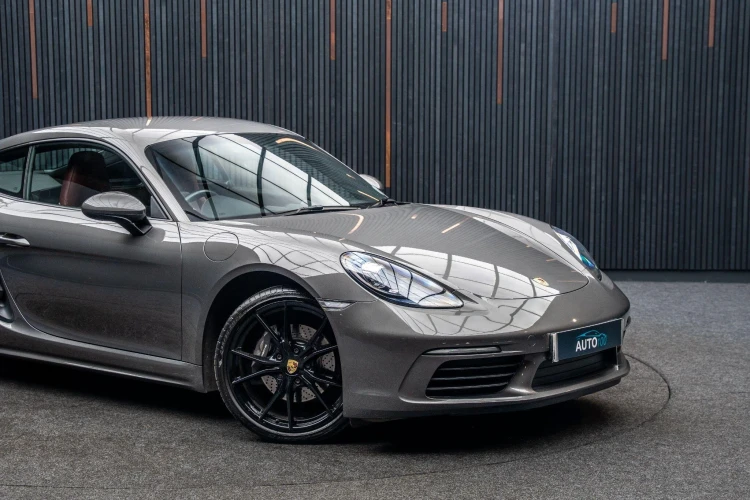 Vehicle Image 9