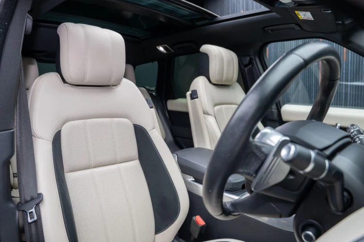 Vehicle Image 12
