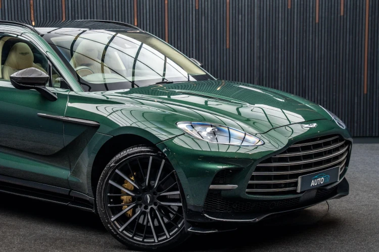 Vehicle Image 9