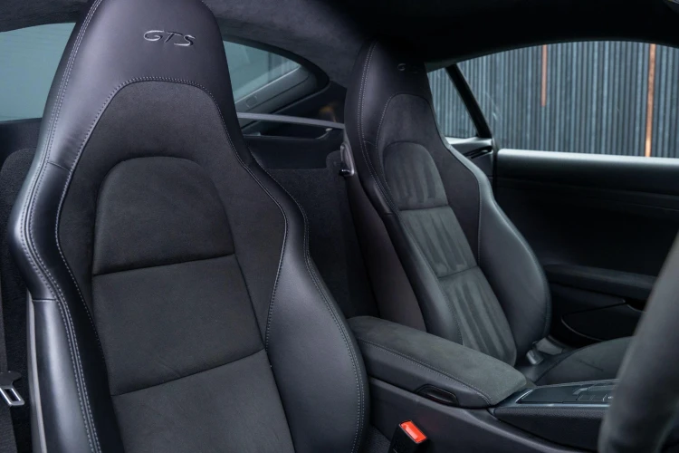 Vehicle Image 12