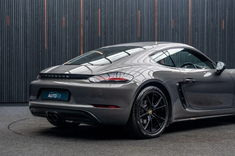 Vehicle Image 21
