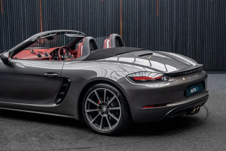 Vehicle Image 21