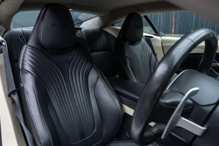 Vehicle Image 12
