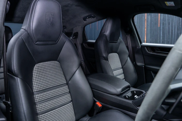 Vehicle Image 12
