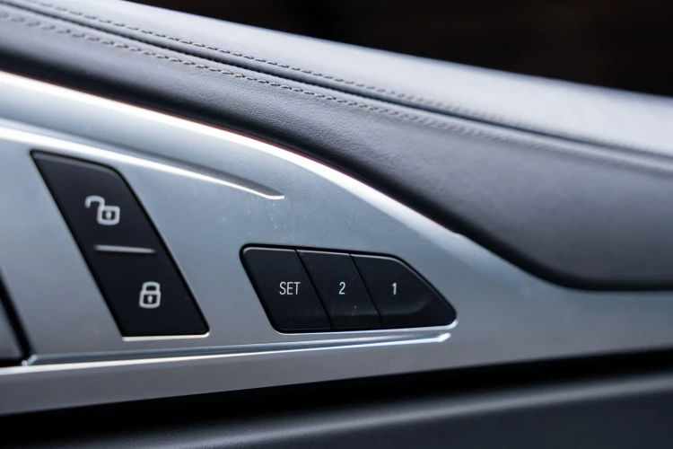 Vehicle Image 30