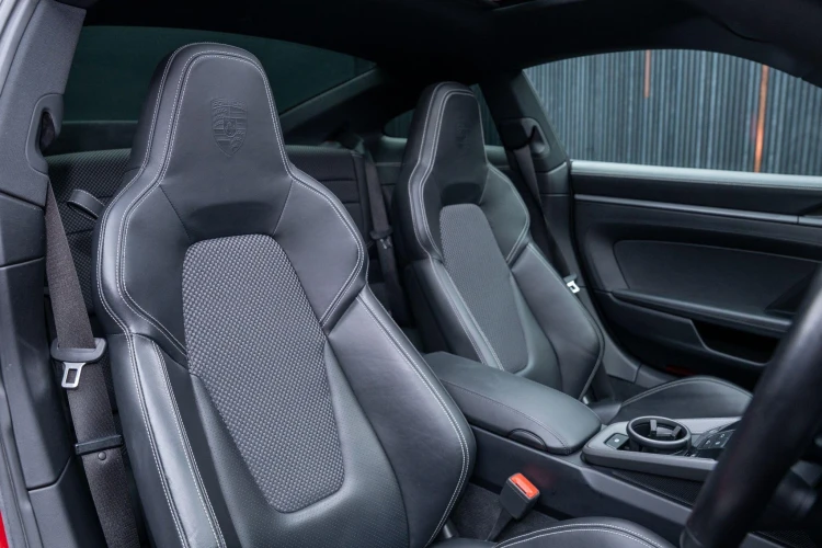 Vehicle Image 12