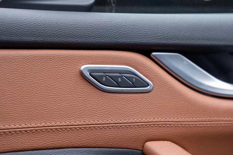 Vehicle Image 38