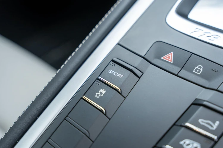 Vehicle Image 22