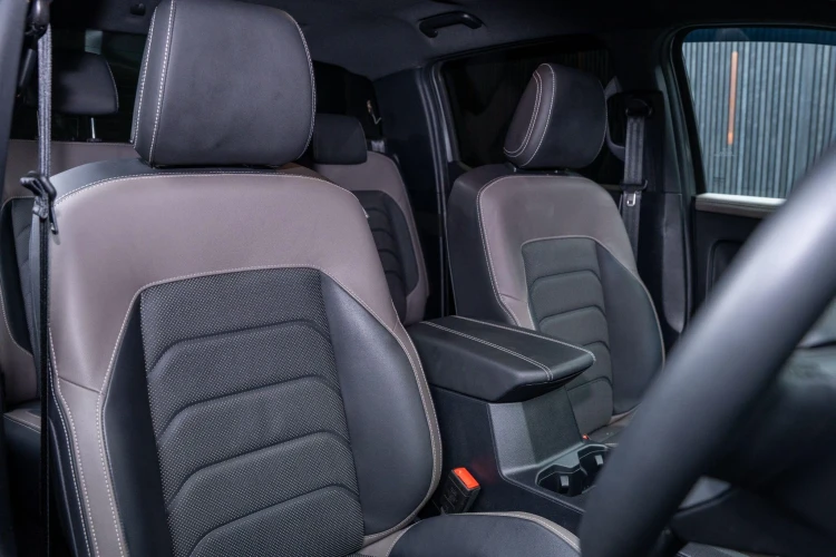 Vehicle Image 12