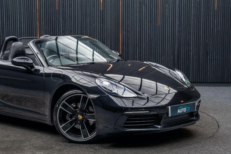 Vehicle Image 12