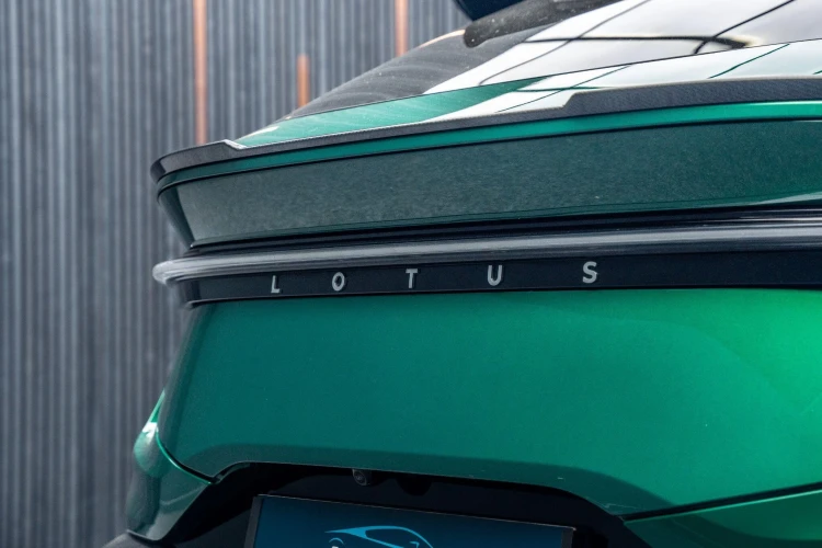 Vehicle Image 25