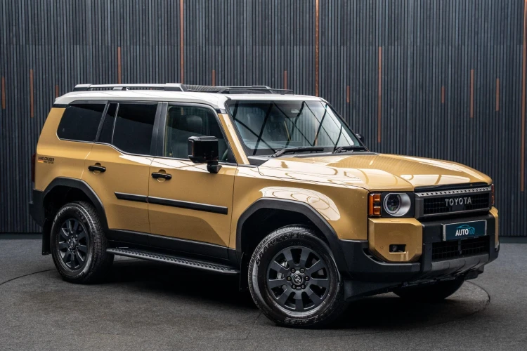 Vehicle Image 5