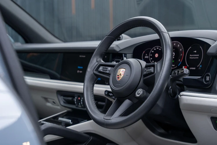 Vehicle Image 30