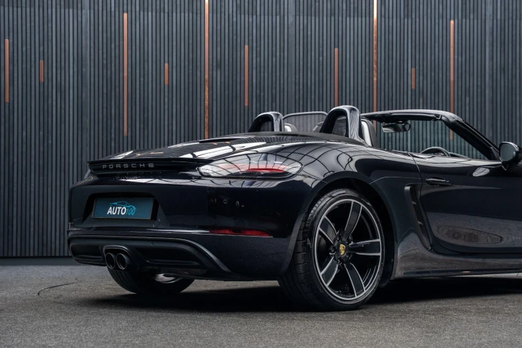 Vehicle Image 24