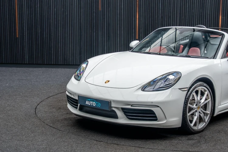 Vehicle Image 11