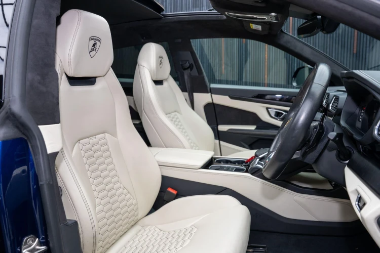 Vehicle Image 12