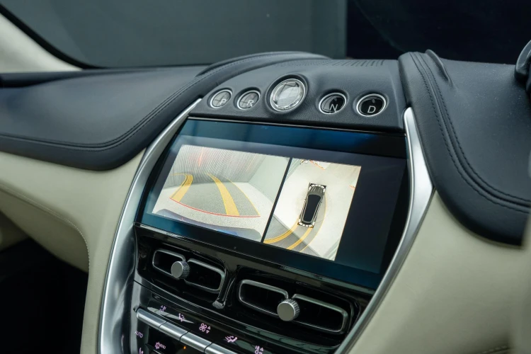Vehicle Image 6