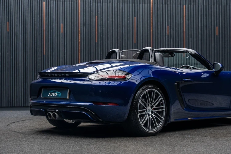 Vehicle Image 23