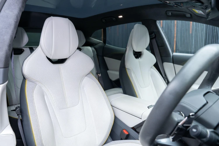 Vehicle Image 12