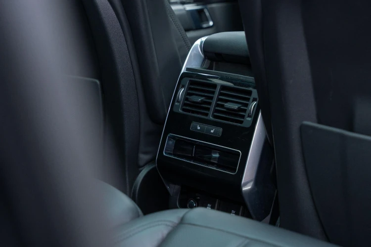 Vehicle Image 36