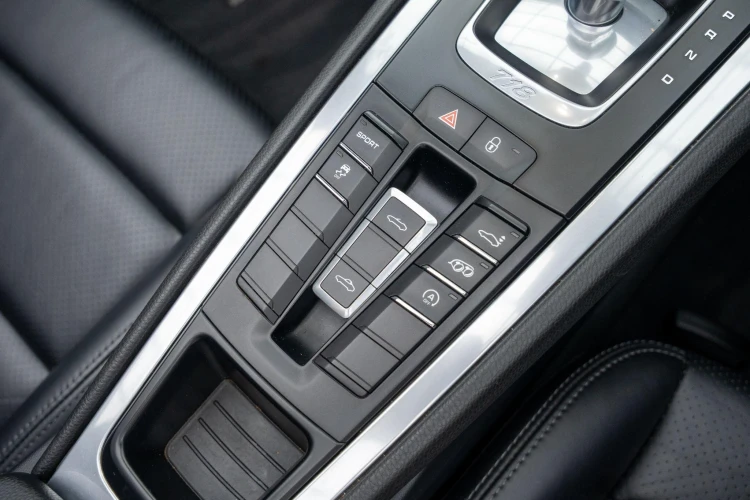 Vehicle Image 21