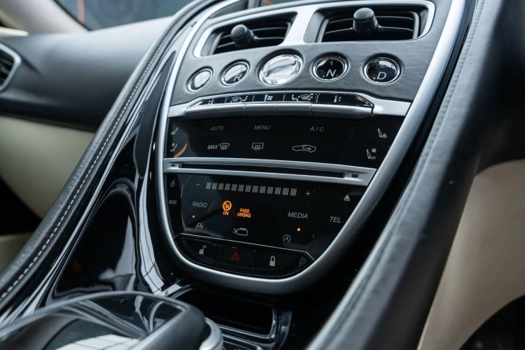 Vehicle Image 8