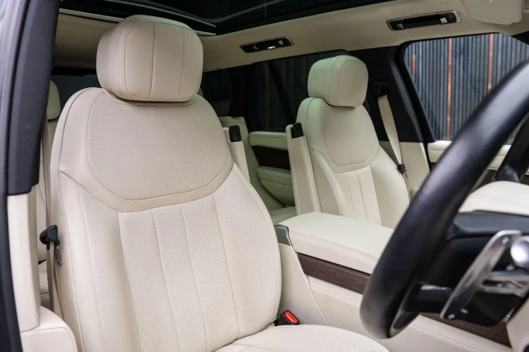 Vehicle Image 12