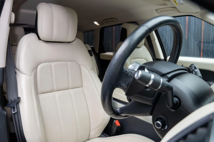 Vehicle Image 12