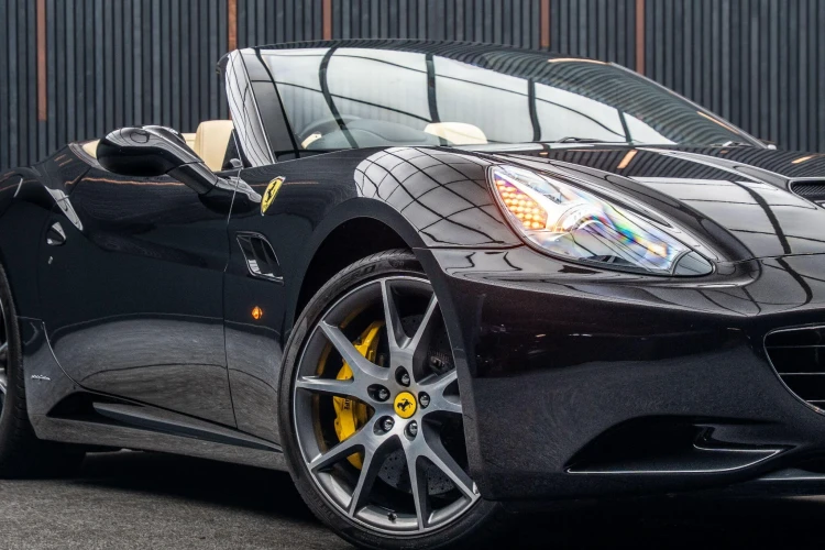Vehicle Image 9