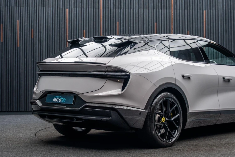 Vehicle Image 23