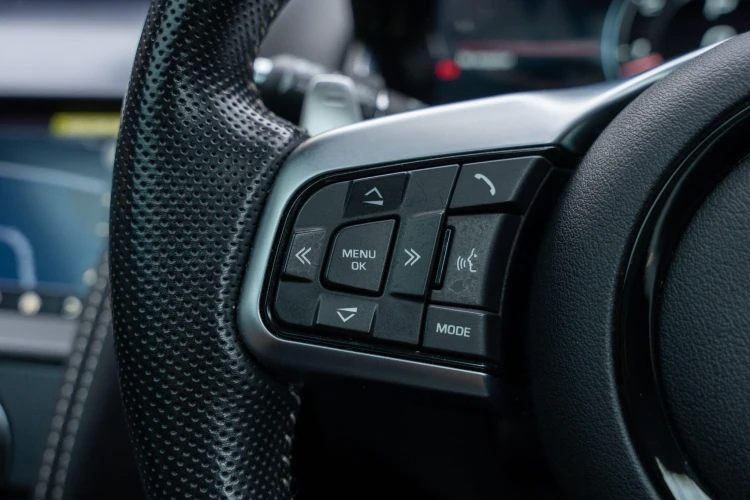 Vehicle Image 32