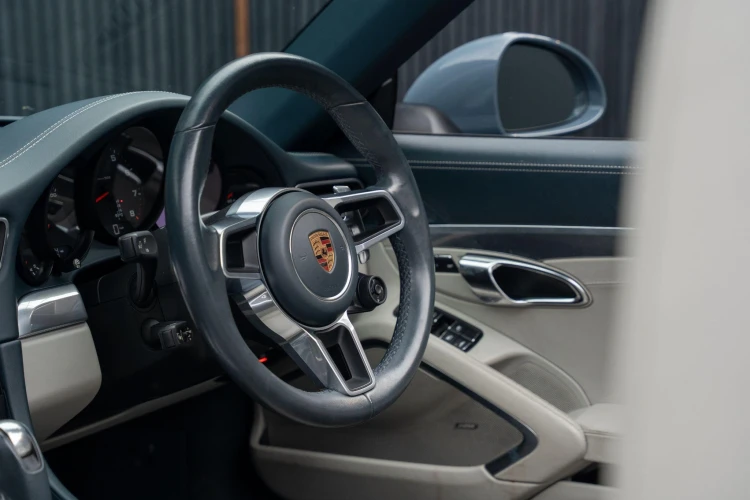 Vehicle Image 38