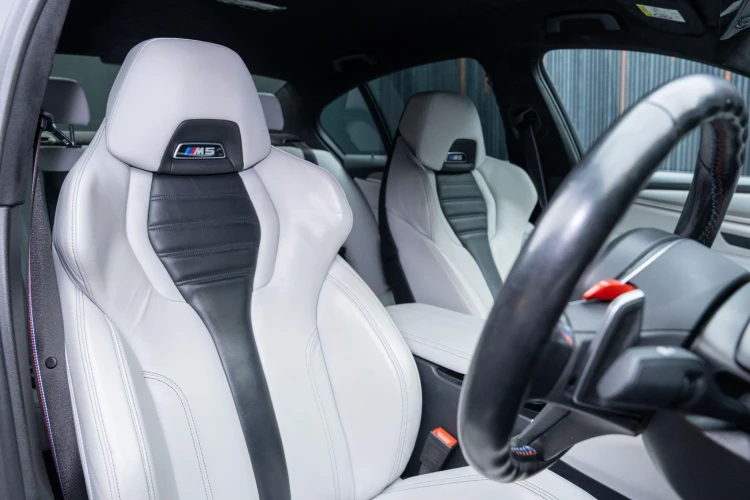 Vehicle Image 12